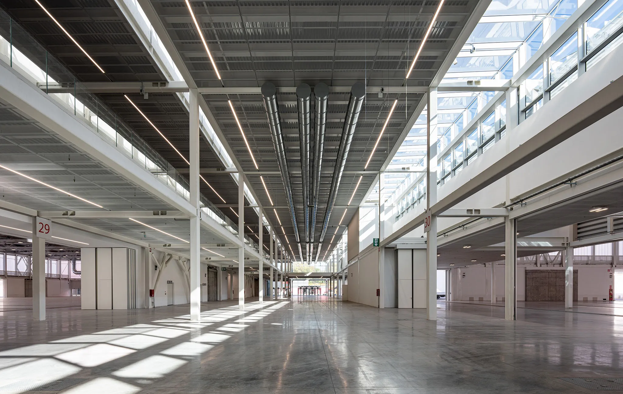 The light-filled central mall connecting BolognaFiere halls 29 and 30.